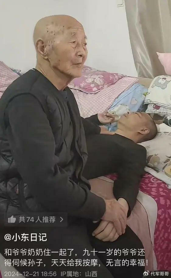 39歲草根歌手王耀東驚傳病逝，享年39歲，最後時刻是爺爺、家人陪在身旁。（圖／翻攝自微博）