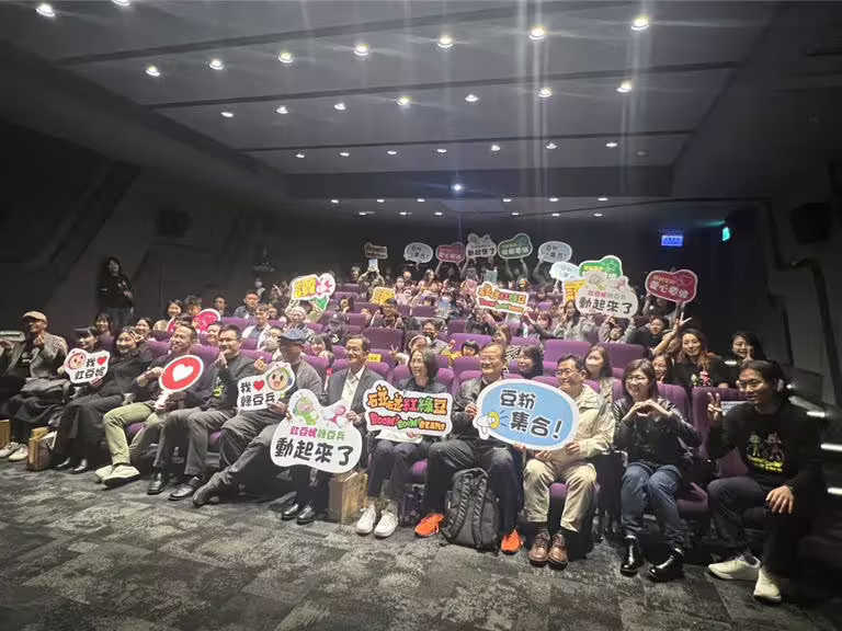 陪伴台灣學童超過20年的《碰碰紅綠豆》,從2D漫畫跨足3D動畫躍上銀幕,3月28日下午5時在公共電視頻道播出,之後也會陸續上架串流平台。(張珈瑄攝) 陪伴台灣學童超過20年的《碰碰紅綠豆》,從2D漫畫跨足3D動畫躍上銀幕,3月28日下午5時在公共電視頻道播出,之後也會陸續上架串流平台。(張珈瑄攝)
