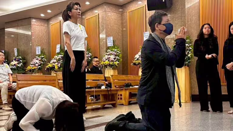 陳凱倫15年來,已主持數十場告別式。(圖/陳凱倫提供) 陳凱倫15年來,已主持數十場告別式。(圖/陳凱倫提供)