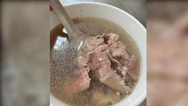網友解答,這就是位在台南北區的「尚好吃牛肉湯」。(圖/翻攝自曾寶儀 臉書) 網友解答,這就是位在台南北區的「尚好吃牛肉湯」。(圖/翻攝自曾寶儀 臉書)