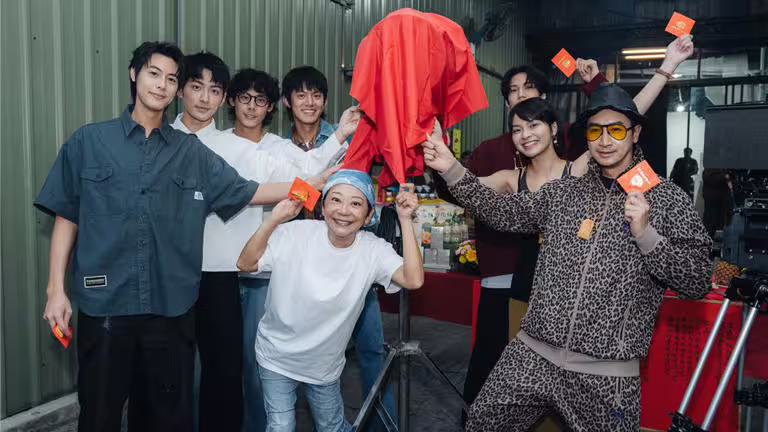 《向流星許願的我們》日前開鏡,演員Teddy (左起)、鍾岳軒、余杰恩、各務孝太、曹蘭、邱凱偉、柏妍樺、陳彥旭到場參加。(有意思國際傳媒提供) 《向流星許願的我們》日前開鏡,演員Teddy (左起)、鍾岳軒、余杰恩、各務孝太、曹蘭、邱凱偉、柏妍樺、陳彥旭到場參加。(有意思國際傳媒提供)