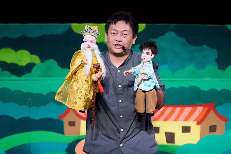 五洲勝義閣掌中劇團曾嘉民團長將以《原來你佇咧》開啟一趟穿越時空的成長之旅。 五洲勝義閣掌中劇團曾嘉民團長將以《原來你佇咧》開啟一趟穿越時空的成長之旅。
