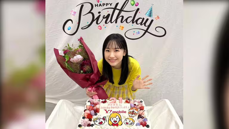 蘆田愛菜6月23日才剛過21歲生日。(圖/翻攝自X @ymobileOfficial) 蘆田愛菜6月23日才剛過21歲生日。(圖/翻攝自X @ymobileOfficial)