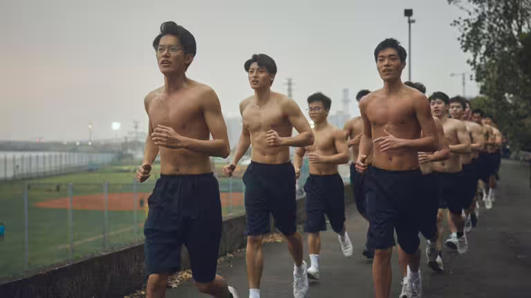 《進行曲》中有3鮮肉裸身慢跑的養眼畫面。(圖/未來進行曲提供) 《進行曲》中有3鮮肉裸身慢跑的養眼畫面。(圖/未來進行曲提供)