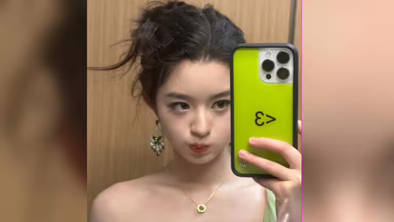 黃楊鈿甜因神似趙麗穎還有小趙麗穎的封號。(圖/翻攝自微博) 黃楊鈿甜因神似趙麗穎還有小趙麗穎的封號。(圖/翻攝自微博)