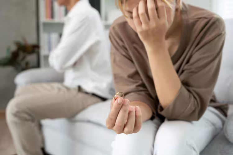 「只是曖昧，不算外遇？」心理師揭背叛真相，感情崩裂的隱形炸彈竟是它！