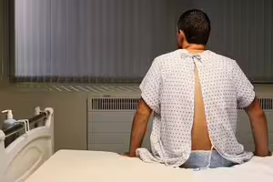 被朋友騙去醫院做體檢　20歲男醒來「變性成女生」被迫嫁給他