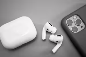 重量級新品連發!蘋果傳明年推「鏡頭版」AirPods 還有新摺疊機 重量級新品連發!蘋果傳明年推「鏡頭版」AirPods 還有新摺疊機