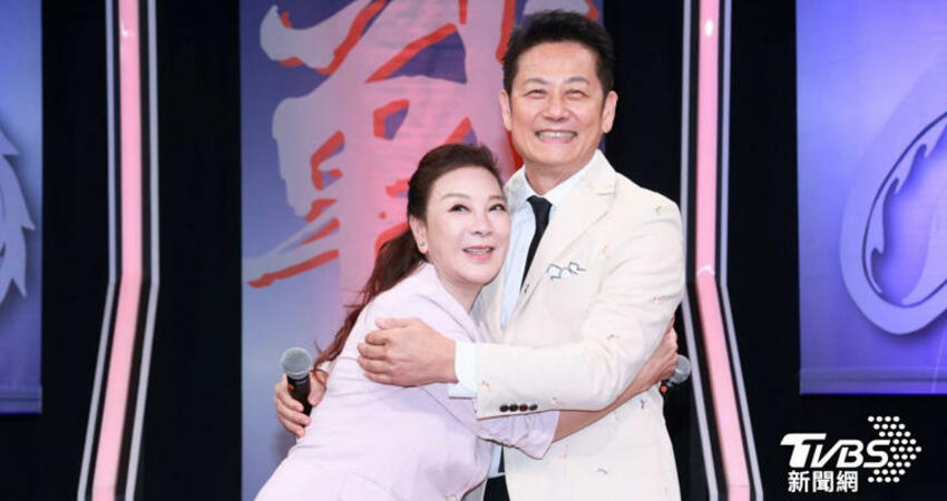 徐乃麟世紀破冰！楊繡惠擁抱緊握「軟綿綿」 她爆停經8年大腸長東西