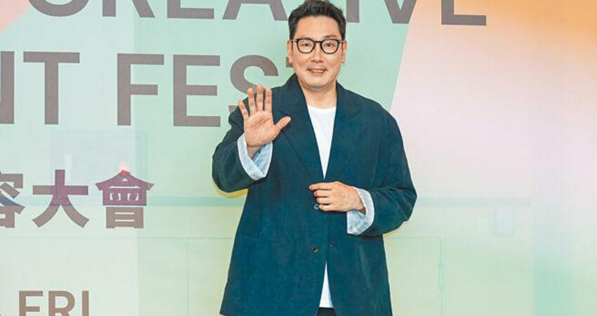 韓影帝趙震雄奔台 現身逛展親切合照
