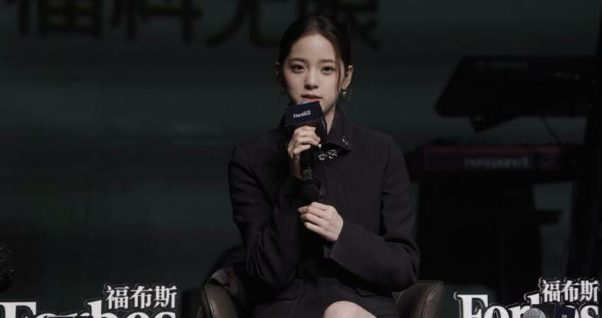 歐陽娜娜好優秀！獲選「中國最具影響力精英」 露美腿領獎感言曝光