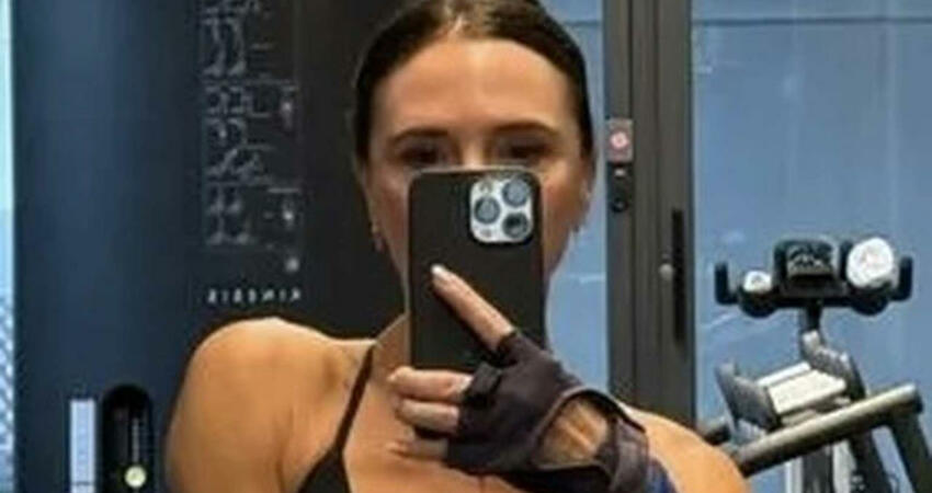 維多利亞·貝克漢穿著迷你運動背心現身健身房，驚艷粉絲
