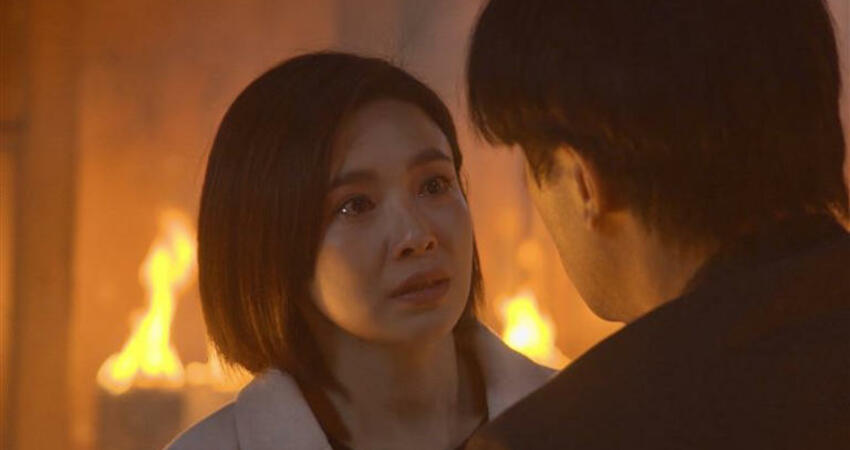 本土劇女星拍火場戲「遭綑綁受困火海」 著火木棍掉腳邊當場嚇傻