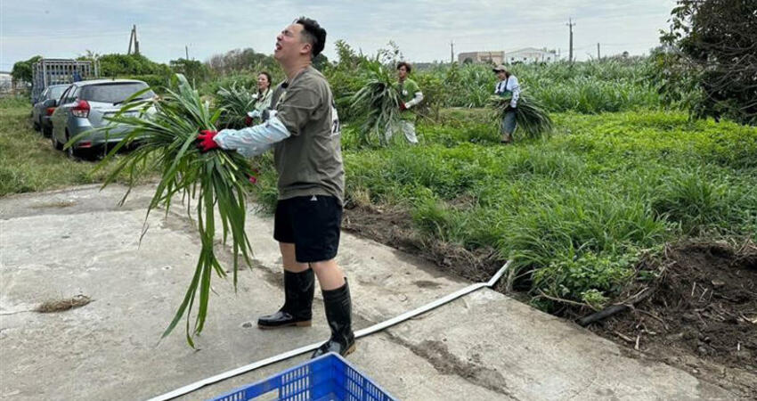親哥「教兒罵髒話」遭補習班開除！無尊不忍首現身了 最新近況曝