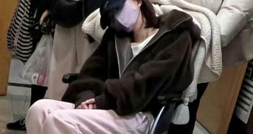 趙露思爆重病緊急送醫！曾曬性感深V泳裝照 「美胸火辣身材」藏不住