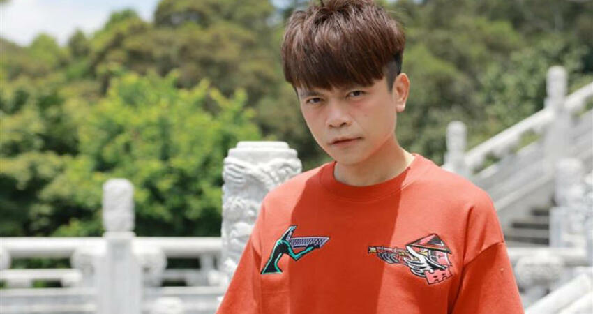 網紅爭議爆不停！夫妻檔雙出軌網全看傻眼 蔡阿嘎慘遭員工背刺