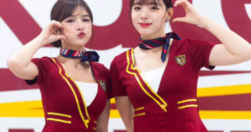 樂天女孩空姐造型熱舞太辣！河智媛曝反差萌：私下叫我大叔