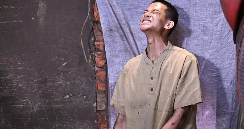 700度煤渣燙到鞋底破洞！八點檔男星難敵高溫 痛苦畫面流出