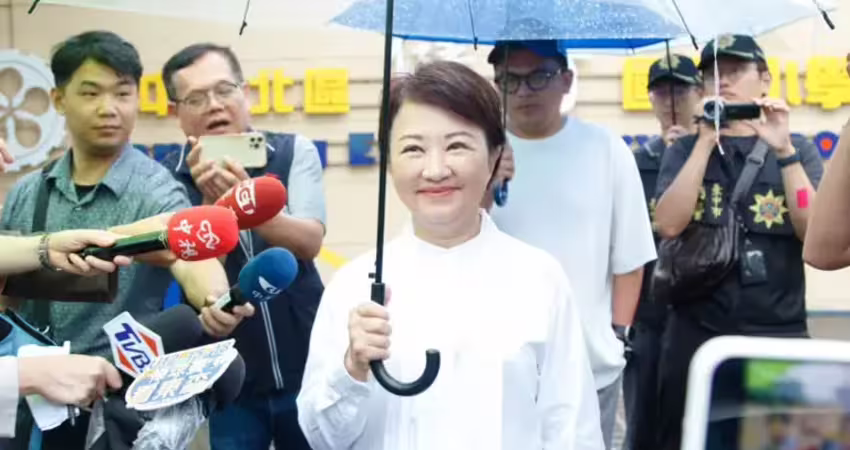 台中下雨！盧秀燕投票前突然做了這事