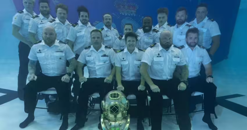 海軍拍畢業結訓照　細看才發現「很不對勁」！過程曝光
