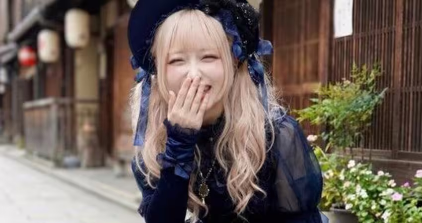 日本爆紅正妹竟是「48歲二寶爸」　超帥素顏真面目曝光