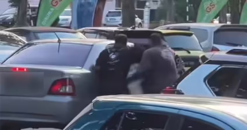 當街被擄上車　男子拚命掙扎沒人敢救