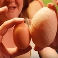 婦人在超市意外買到巨型蛋，裏頭竟是...