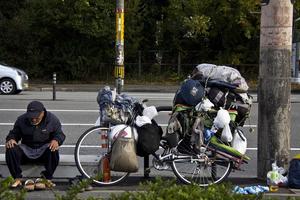 為什麼日本盛產流浪漢卻沒有乞丐？他們「拒領政府每月12萬補助」的理由會讓你很慚愧。