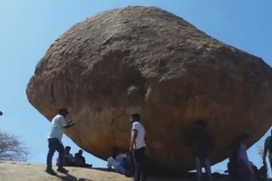 印度250公噸的巨石「無視重力」7條大象都拖不動它！沒想到過了1300年，這顆巨石竟然...太驚人了！