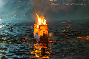 農曆七月「基隆中元祭」放水燈、普渡大解密！