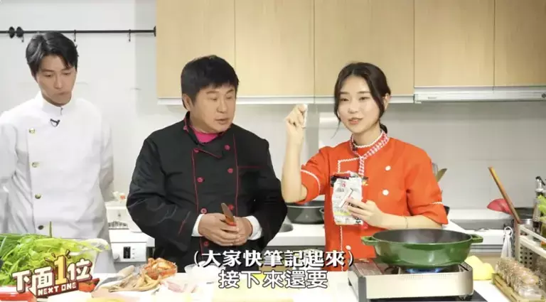 ▲江宏傑（左起）、胡瓜、Judy下廚料理，過程爆出不少笑料，場面一度混亂。（圖／翻攝自YouTube）