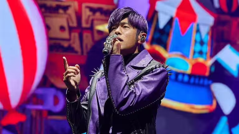 周杰倫目前有六首歌曲MV,在點閱流量破億,堪稱華語歌手第一人。(圖/杰威爾提供) 周杰倫目前有六首歌曲MV,在點閱流量破億,堪稱華語歌手第一人。(圖/杰威爾提供)