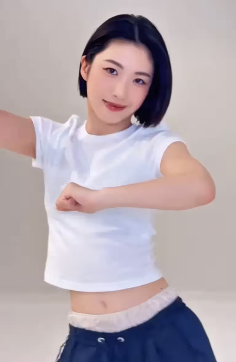 ▲Nona換上露腰短版上衣以及清淡的妝容,清秀的模樣讓粉絲十分驚訝。(圖/Nona IG) ▲Nona換上露腰短版上衣以及清淡的妝容,清秀的模樣讓粉絲十分驚訝。(圖/Nona IG)