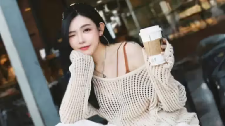 ▲38歲女星許允樂(如圖)和張兆志因無法在「生小孩」這件事上達成共識,選擇在2023年離婚。今(4)日,許允樂在IG曬出AI生成的照片,圖片中不僅達成了她想要小孩的夢想,也和過世的爸爸團聚,看了讓人超鼻酸。(圖/許允樂IG) ▲38歲女星許允樂(如圖)和張兆志因無法在「生小孩」這件事上達成共識,選擇在2023年離婚。今(4)日,許允樂在IG曬出AI生成的照片,圖片中不僅達成了她想要小孩的夢想,也和過世的爸爸團聚,看了讓人超鼻酸。(圖/許允樂IG)