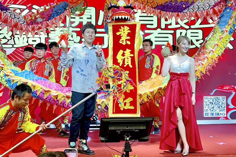 江泳錡前夫楊煥(左)今證實辭世。(圖/翻攝楊煥臉書) 江泳錡前夫楊煥(左)今證實辭世。(圖/翻攝楊煥臉書)
