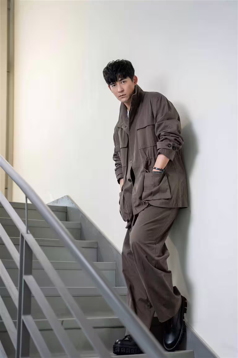 周渝民《與惡 II》中職業是醫生。(圖/CATCHPLAY+提供) 周渝民《與惡 II》中職業是醫生。(圖/CATCHPLAY+提供)