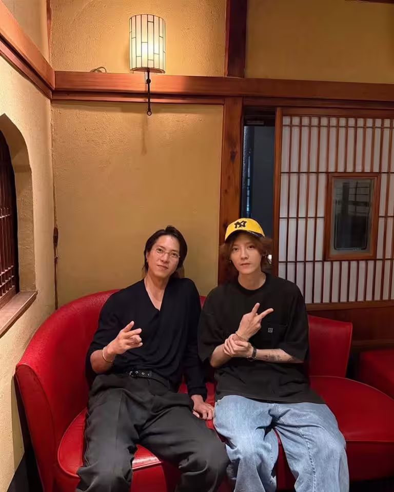 鹿晗曬出與日本男神山下智久的合照。(圖/翻攝自IG @7_luhan_m) 鹿晗曬出與日本男神山下智久的合照。(圖/翻攝自IG @7_luhan_m)