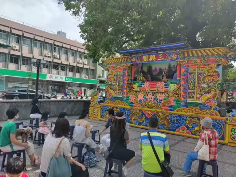 ▲三興閣掌中布袋戲團常受邀到各地廟宇演出,營運56年累積3千多尊戲偶,卻在大火中付之一炬。(圖/翻攝臉書) ▲三興閣掌中布袋戲團常受邀到各地廟宇演出,營運56年累積3千多尊戲偶,卻在大火中付之一炬。(圖/翻攝臉書)