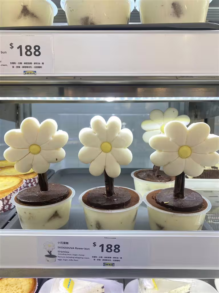 IKEA台北城市店限量開賣雛菊造型的「小花蛋糕」。(圖/IKEA 提供) IKEA台北城市店限量開賣雛菊造型的「小花蛋糕」。(圖/IKEA 提供)
