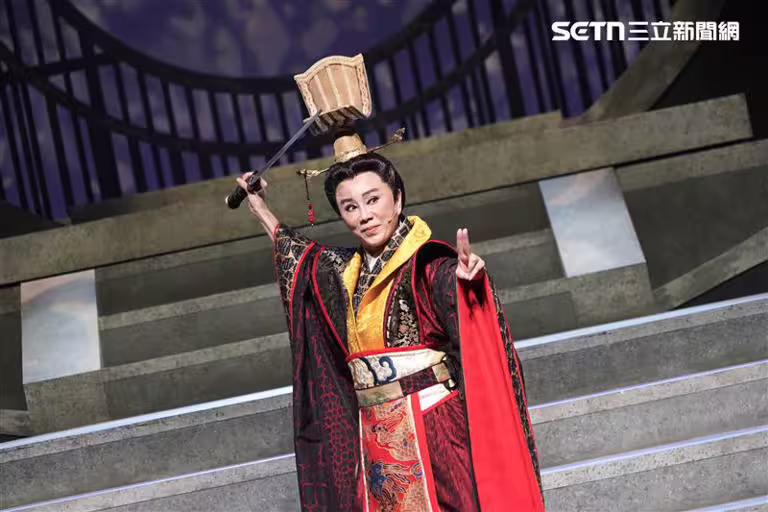 孫翠鳳演出歌仔戲40年,這次演音樂劇踢到鐵板大喊吃不消。(圖/記者趙于瑩攝影) 孫翠鳳演出歌仔戲40年,這次演音樂劇踢到鐵板大喊吃不消。(圖/記者趙于瑩攝影)