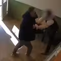 驚爆持刀隨機攻擊案！歹徒慘變沙包被痛扁