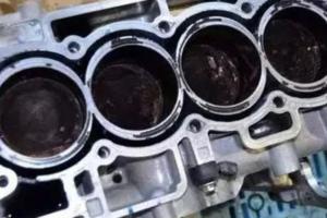 注意！發動機出現這個，輕則耗油，重則毀車！