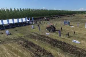 凱斯紅色大馬力拖拉機軍團震撼登場