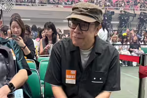 直擊／蔡康永現蹤東京被拍！身邊跟隨小鮮肉 唱蘇打綠獻給小S