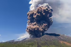 義大利「火山爆發」！民眾倉皇逃命畫面曝