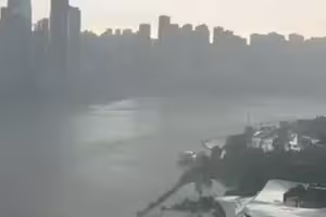 (影) 丹娜絲兩度登陸浙江! 重慶暴雨冰雹釀災商場灌水、廣西五層樓倒入河中