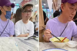 在餐廳和陌生人併桌！對方一摘口罩「竟是大咖天王」他當場看傻