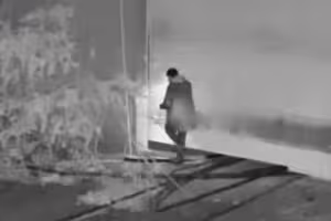 防盜神招!工廠創意「女鬼笑聲」保安系統 小偷嚇壞「倒退嚕」畫面曝 防盜神招!工廠創意「女鬼笑聲」保安系統 小偷嚇壞「倒退嚕」畫面曝