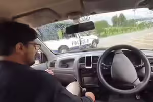 工程師研發無人駕駛　竟直直撞上警車