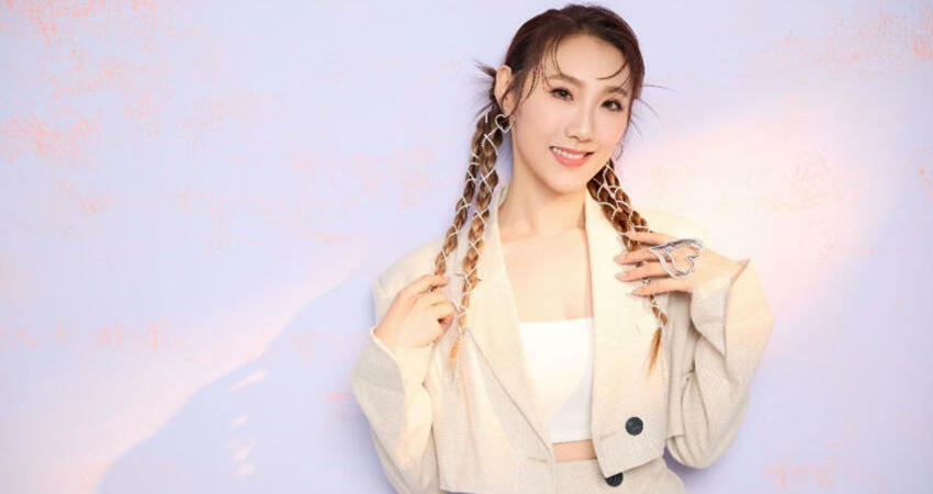 16蹲不夠看！豬哥亮愛女挑戰原地100跳 無法走路舊疾險復發